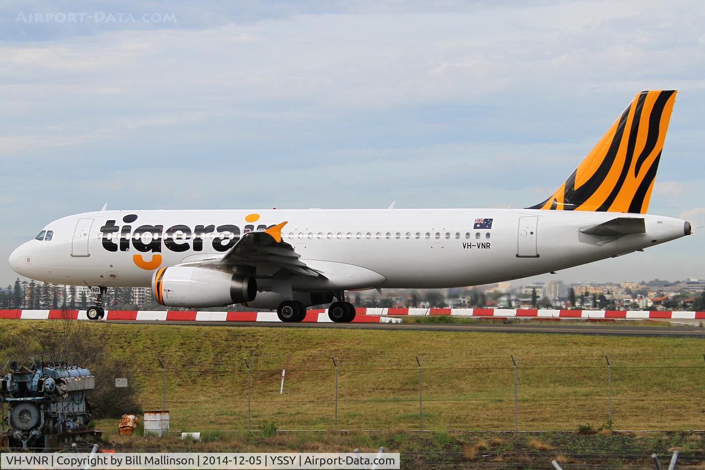VH-VNR, 2013 Airbus A320-232 C/N 5900, taxi to 34R