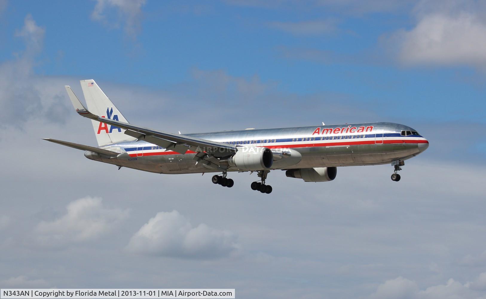 N343AN, 2003 Boeing 767-323 C/N 33082, American