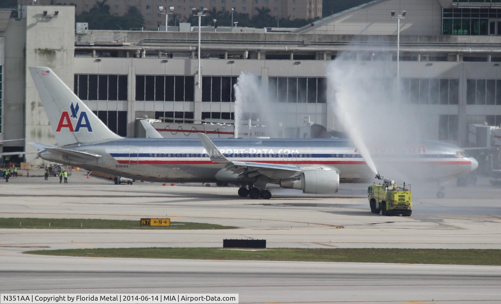 N351AA, 1988 Boeing 767-323 C/N 24032, American