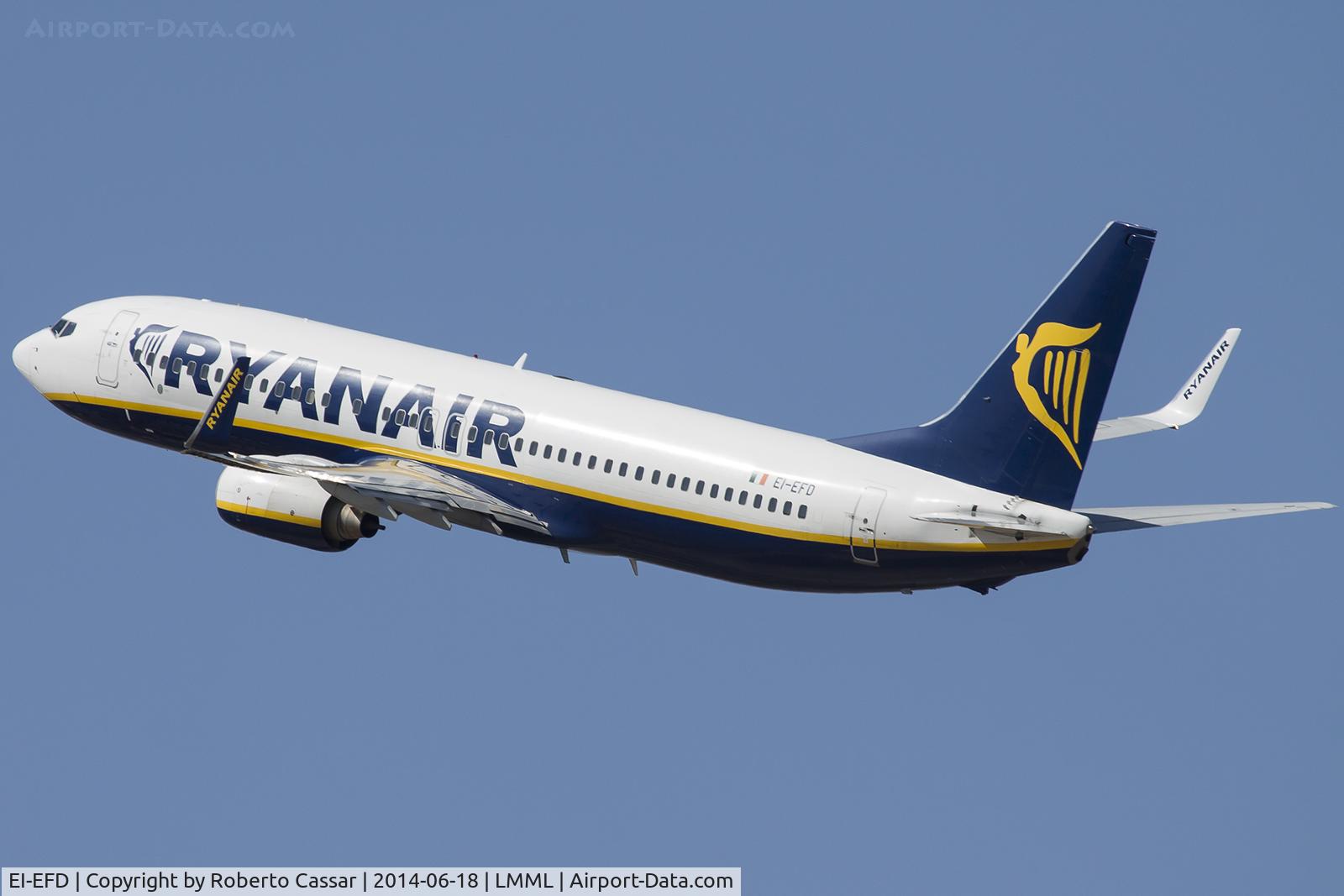 EI-EFD, 2009 Boeing 737-8AS C/N 35011, Climbout runway 31