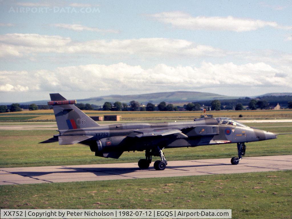 XX752, 1975 Sepecat Jaguar GR.1A C/N S.49, Jaguar GR.1 of 226 Operational Conversion Unit taxying to Runway 05 in the Summer of 1982.