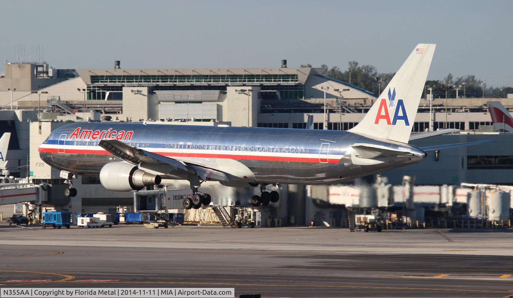 N355AA, 1988 Boeing 767-323/ER C/N 24036, American