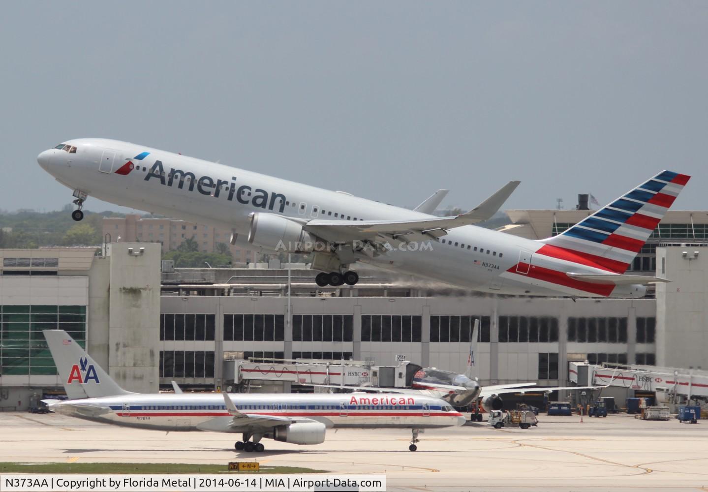 N373AA, 1992 Boeing 767-323 C/N 25200, American