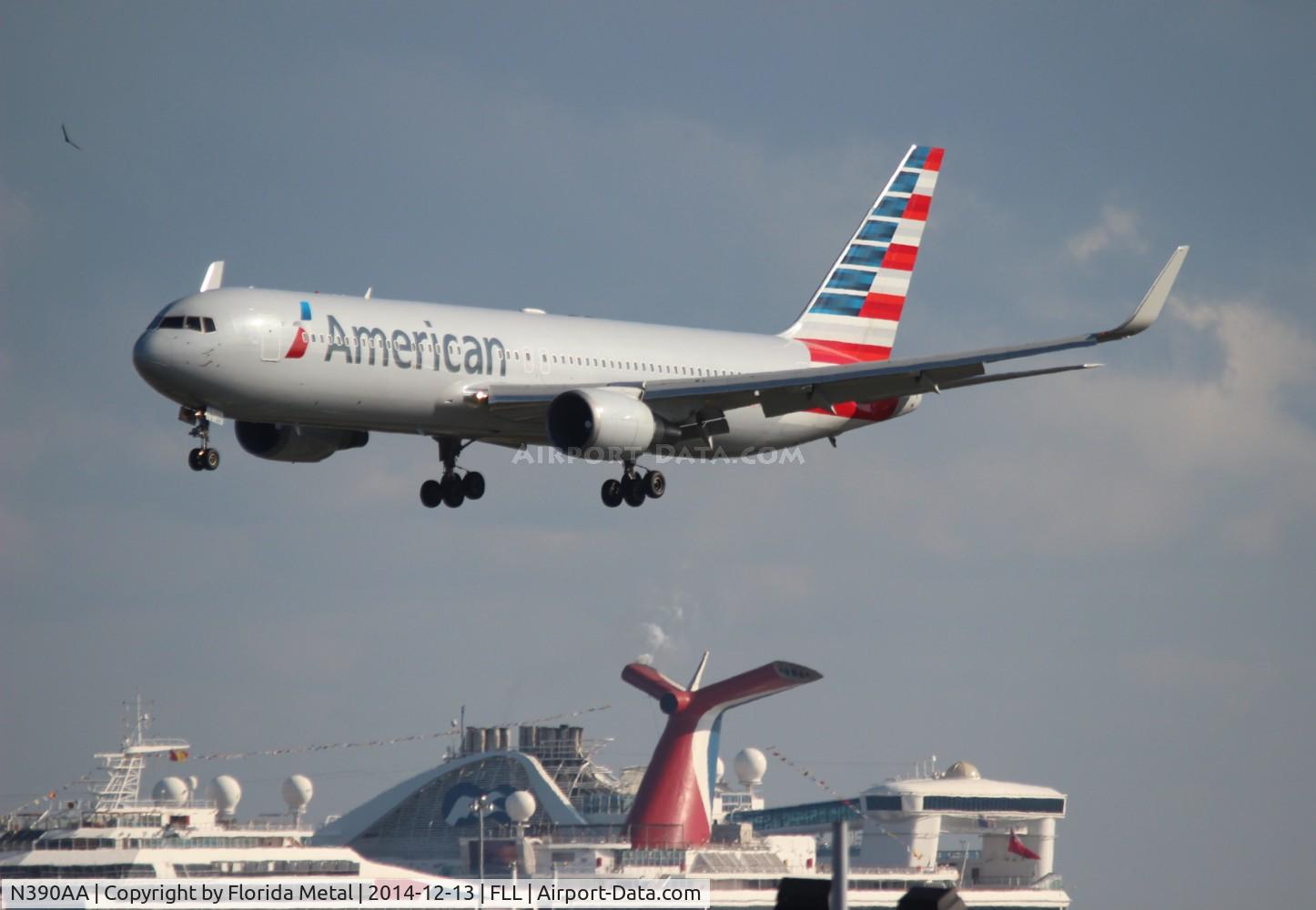 N390AA, 1995 Boeing 767-323 C/N 27450, American 767-300 coming to pick up the Miami Dolphins over the Cruise port