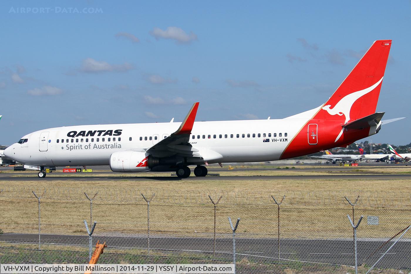 VH-VXM, 2002 Boeing 737-838 C/N 33483, taxi to 34R