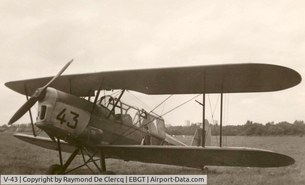 V-43, 1952 Stampe-Vertongen SV-4B C/N 1185, V-43 is departed with 2 Schleicher Ka-8B's on tow, PL54 and PL55.
Ghent airfield 1966-08-11.