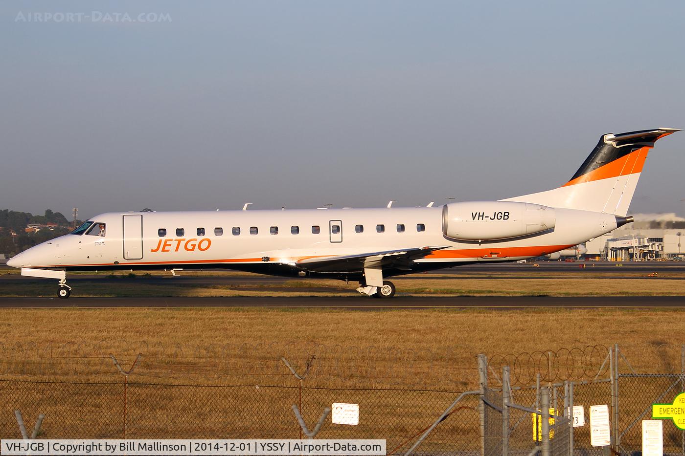 VH-JGB, 2003 Embraer ERJ-135LR (EMB-135LR) C/N 145728, taxiing to 34R