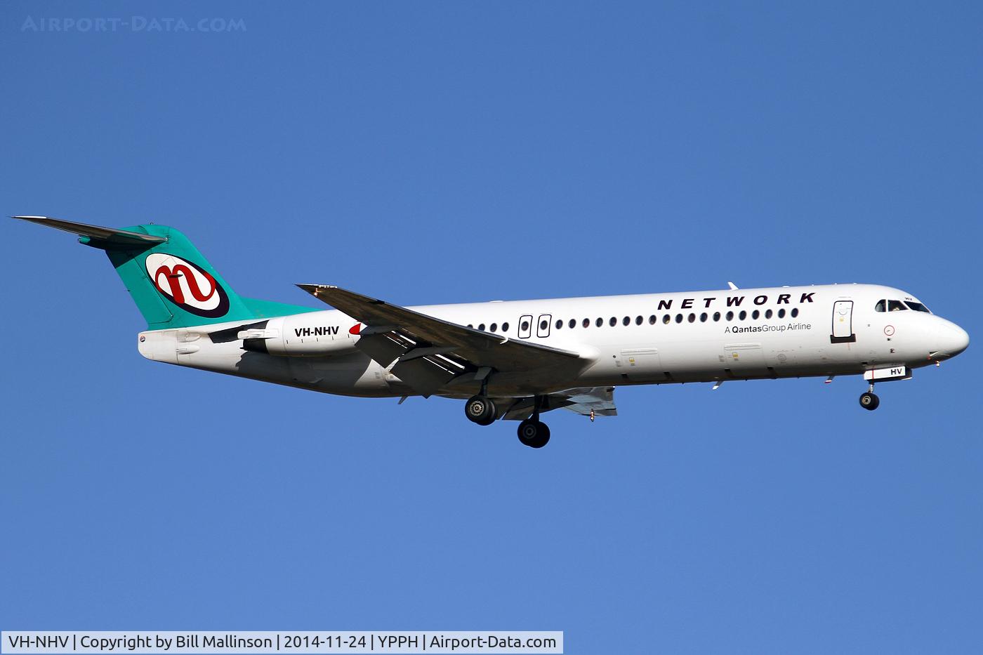 VH-NHV, 1993 Fokker 100 (F-28-0100) C/N 11482, finals to 21
