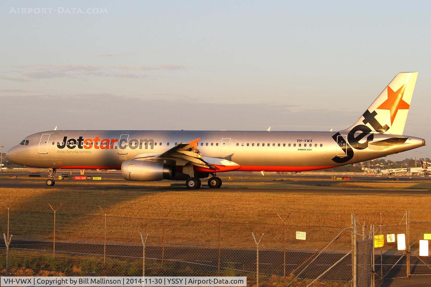 VH-VWX, 2009 Airbus A321-231 C/N 3899, taxiing to 34R