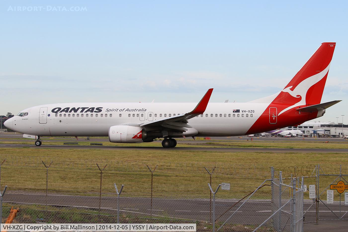 VH-XZG, 2013 Boeing 737-838 C/N 39371, taxi to 34R