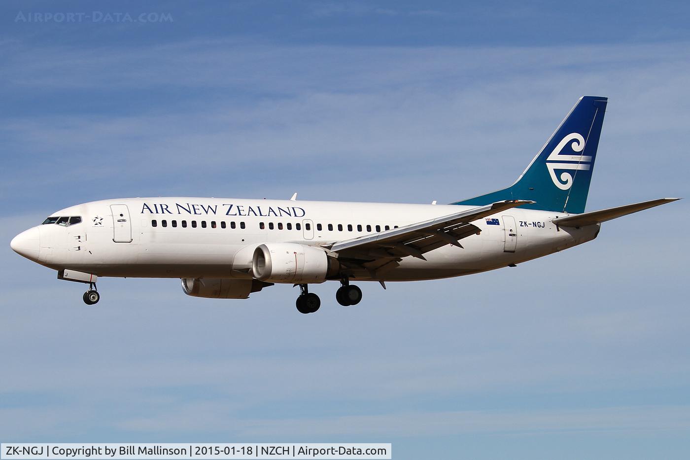 ZK-NGJ, 1999 Boeing 737-319 C/N 25609, finals to 02