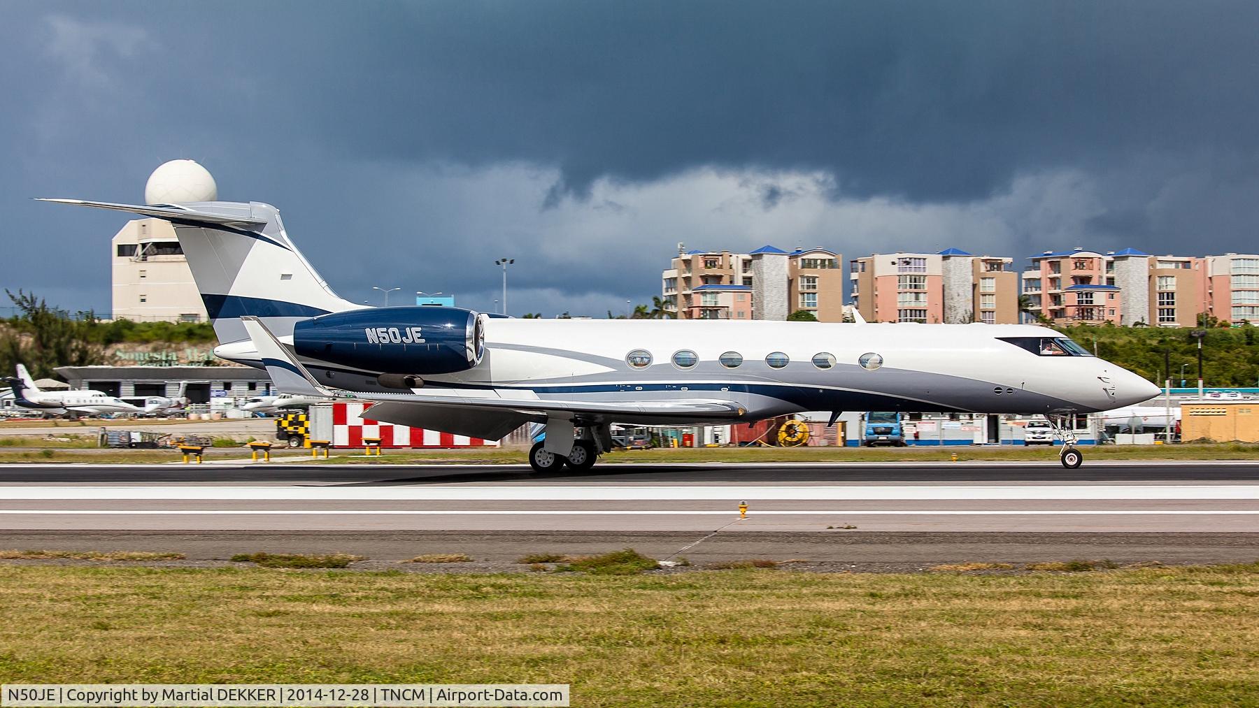 N50JE, 1999 Gulfstream G-V C/N 567, landing SXM