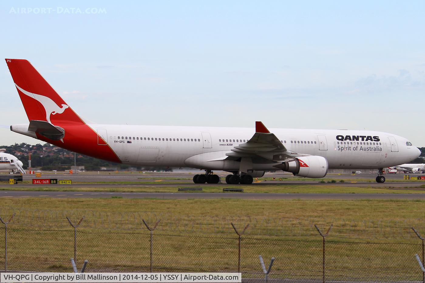 VH-QPG, 2004 Airbus A330-303 C/N 0603, taxiing from 34R