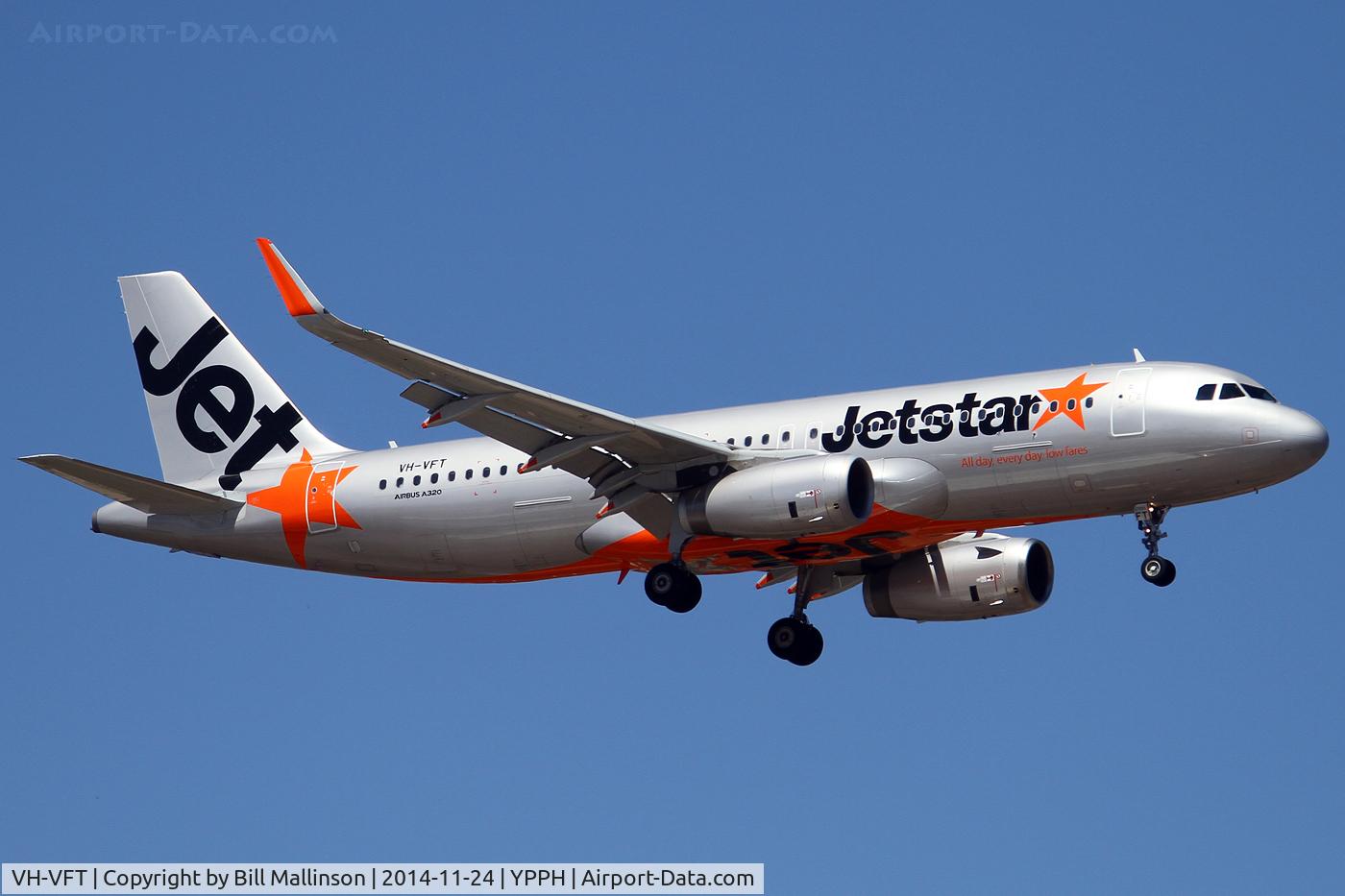 VH-VFT, 2013 Airbus A320-232 C/N 5532, finals to 21