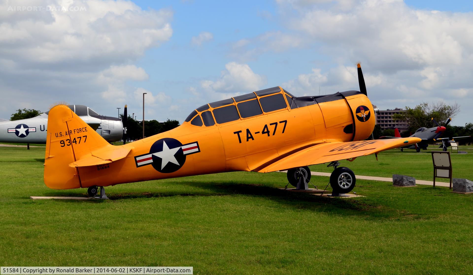 51584, 1943 North American SNJ-4 Texan C/N 88-14226, Shown as 49-3477 LMTC