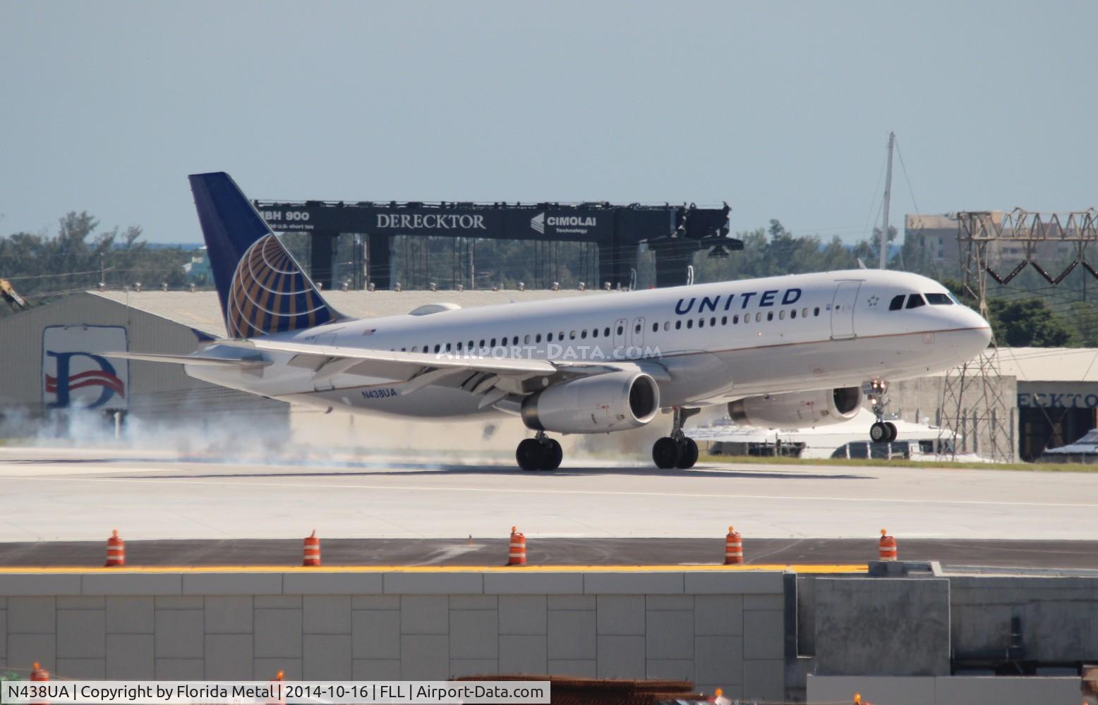 N438UA, 1997 Airbus A320-232 C/N 678, United