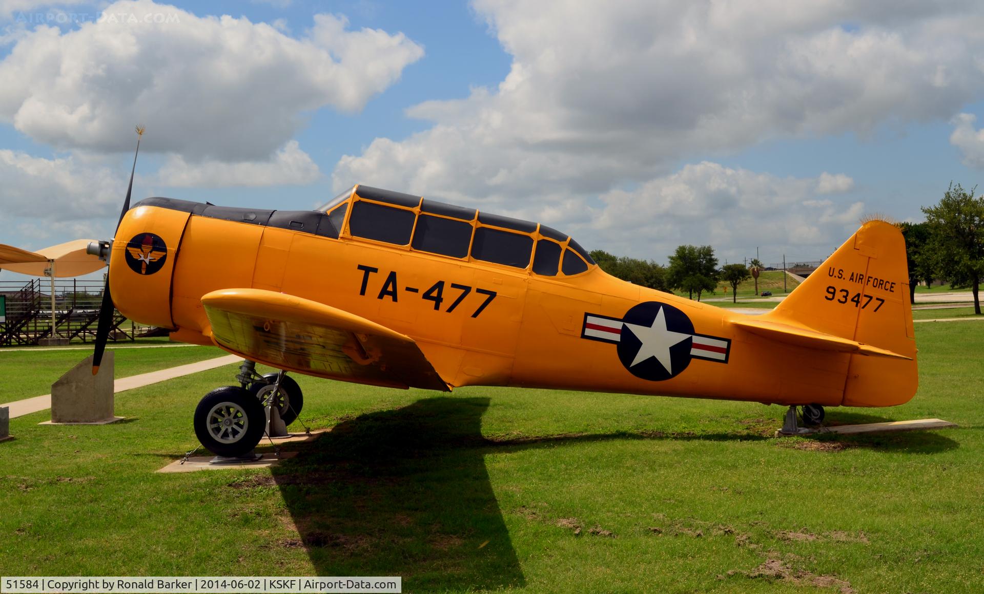 51584, 1943 North American SNJ-4 Texan C/N 88-14226, Shown as 49-3477  LMTC