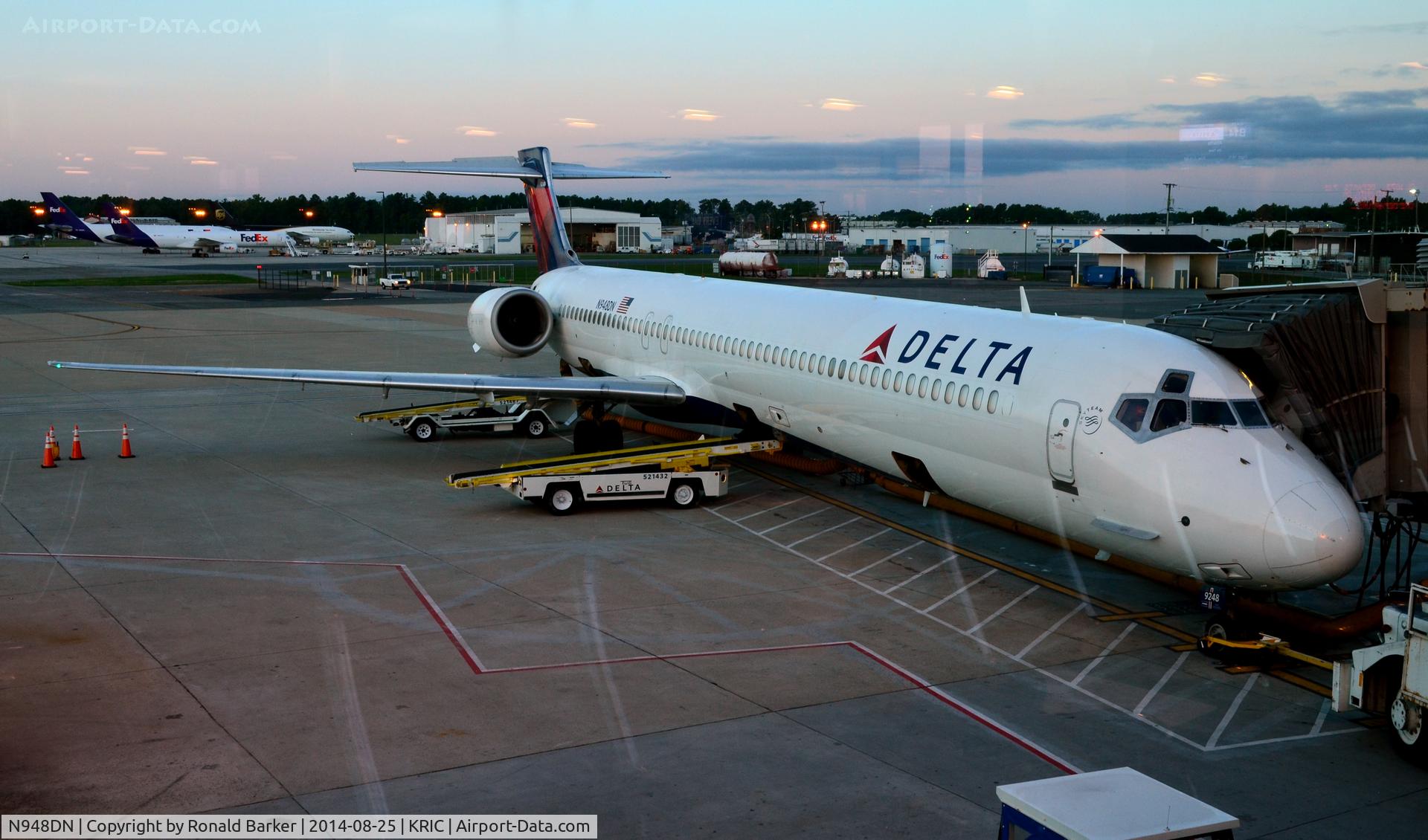 N948DN, 1996 McDonnell Douglas MD-90-30 C/N 53357, Richmond