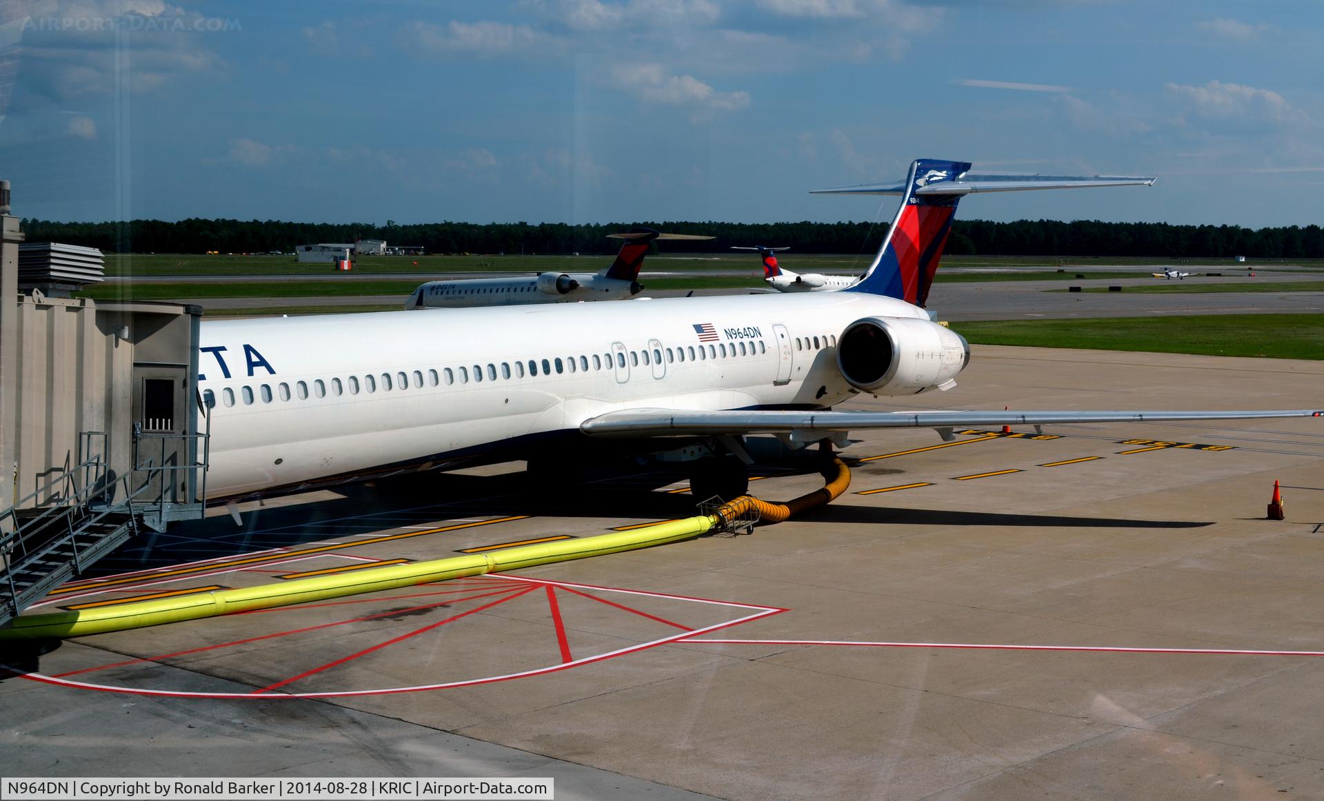 N964DN, McDonnell Douglas MD-90-30 C/N 60001, Richmond