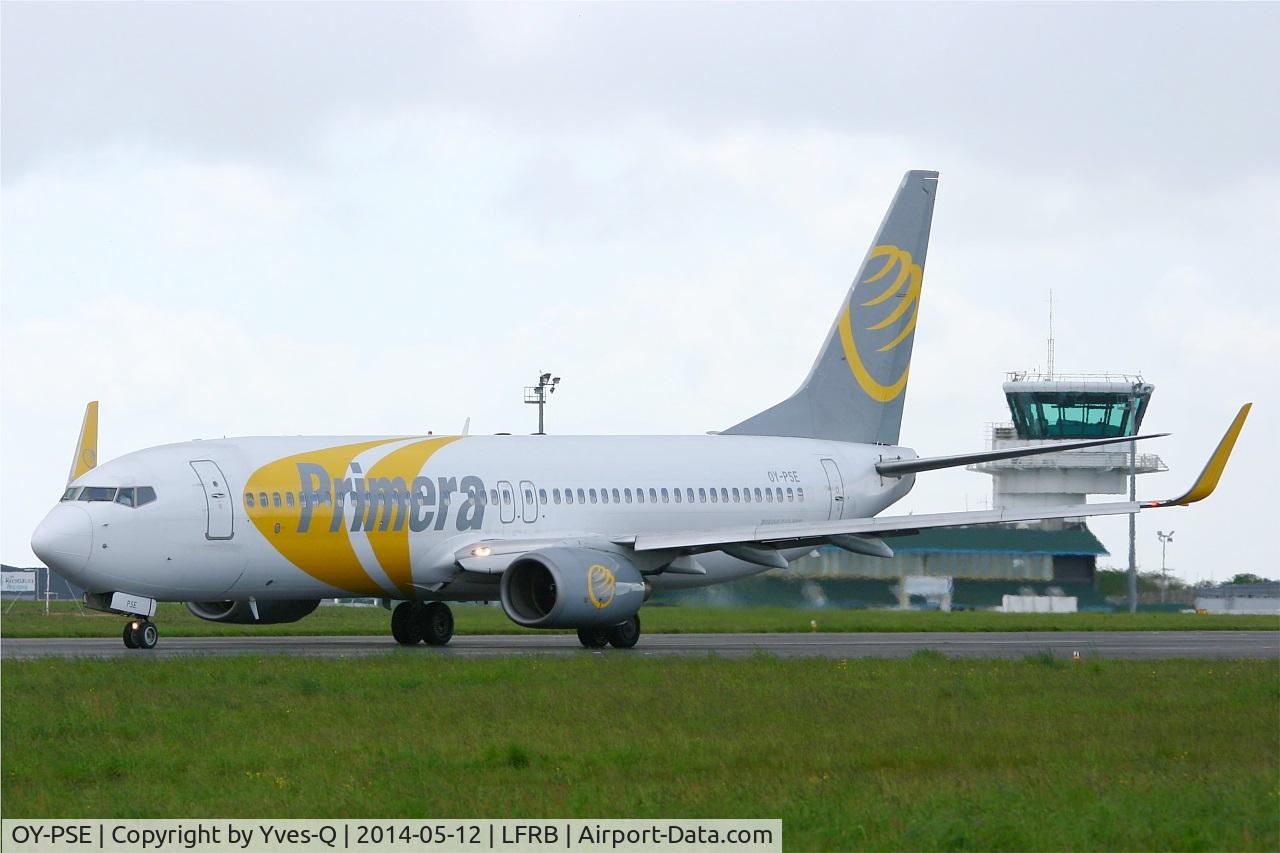 OY-PSE, 2000 Boeing 737-809 C/N 30664, Boeing 737-809, Taxiing to holding point Rwy 25L, Brest-Bretagne Airport (LFRB-BES)