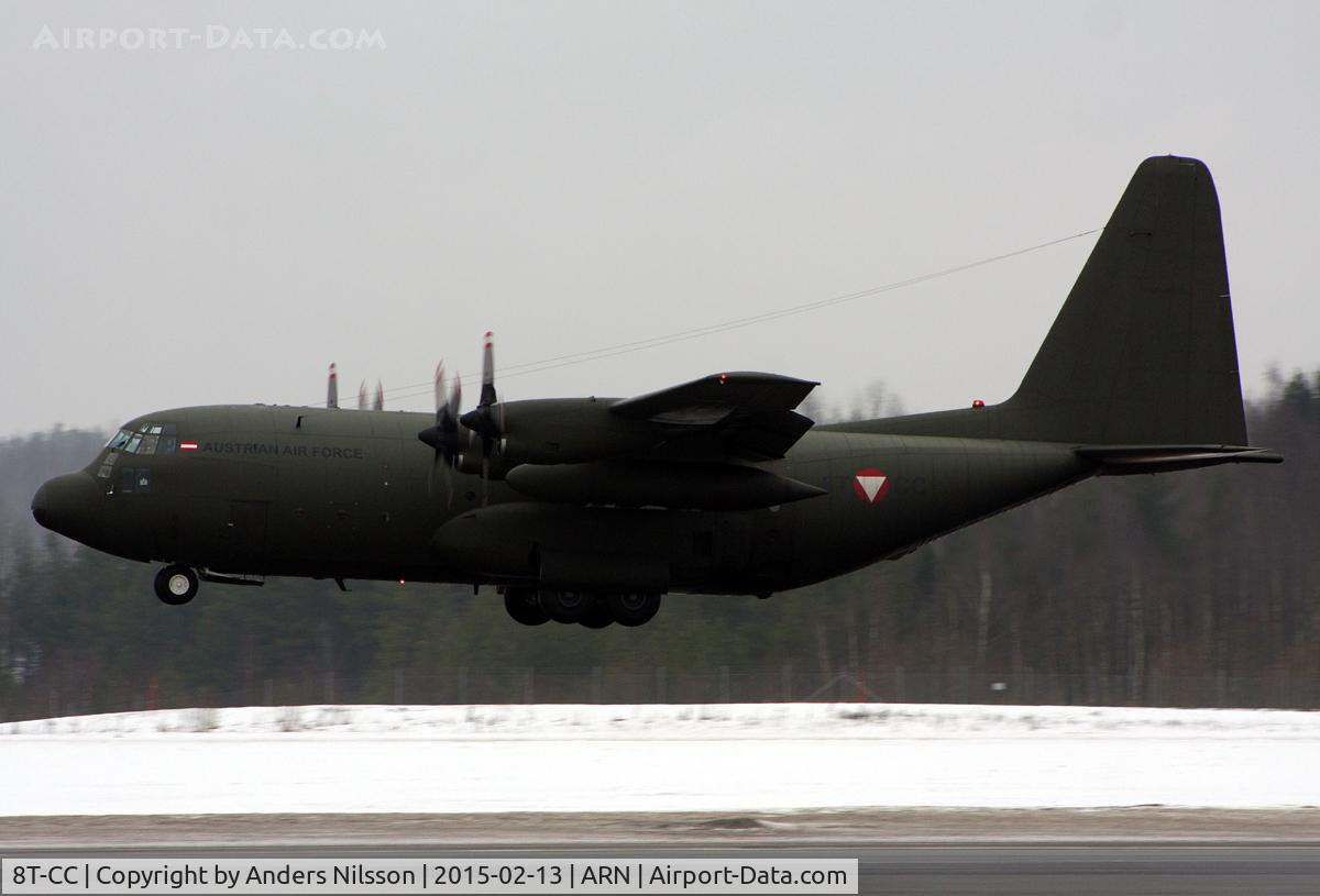 8T-CC, 1967 Lockheed C-130K Hercules C.1 C/N 382-4257, Landing runway 26.