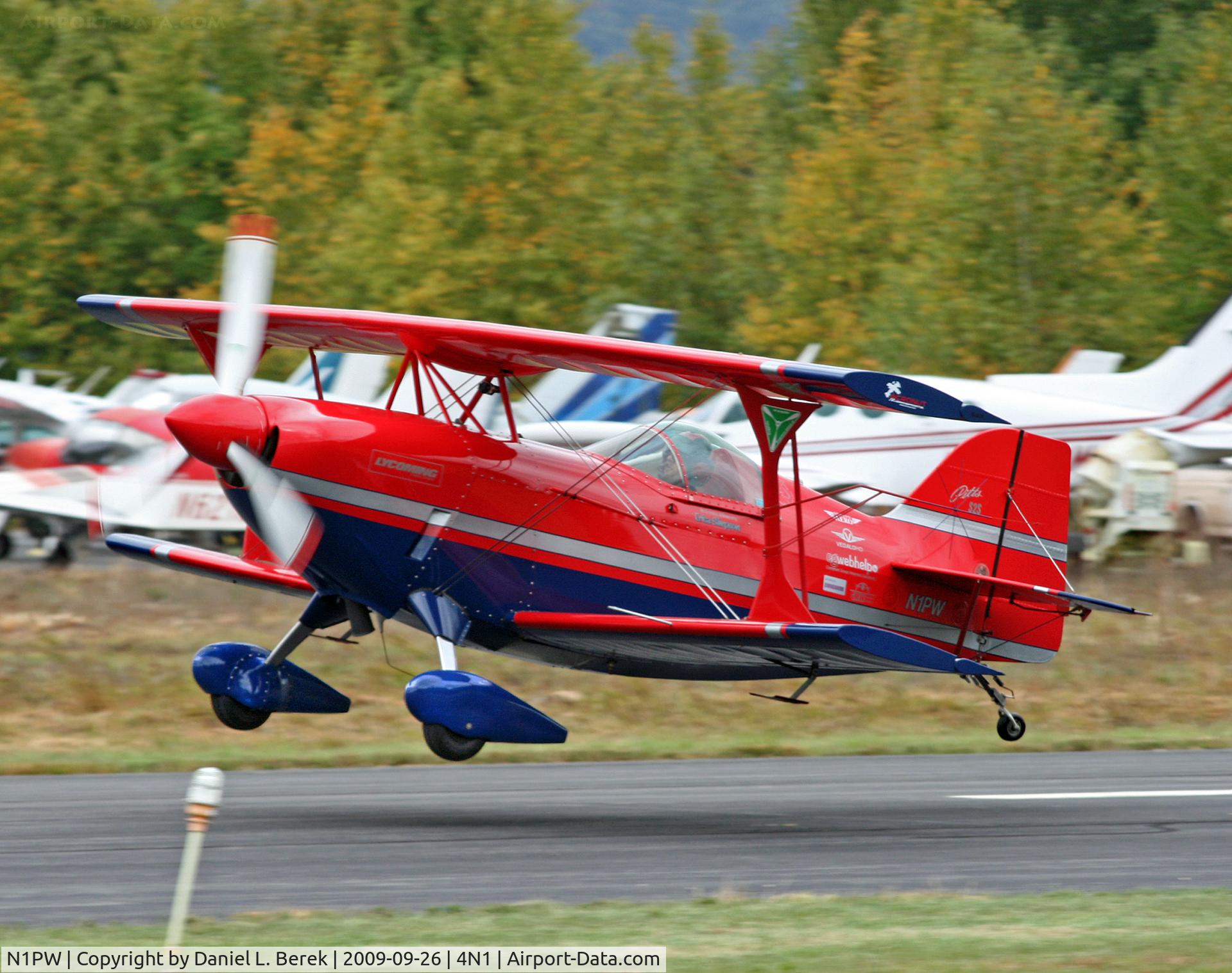 N1PW, 1979 Pitts S-2S Special C/N 1004, This fine single-cockpit Pitts Special comes in for a smooth landing after an aerobatic performance.