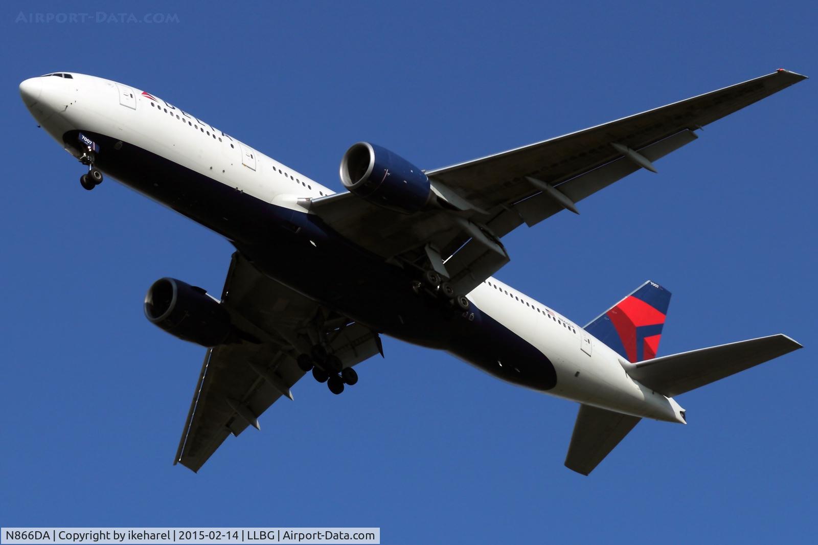 N866DA, 1999 Boeing 777-232ER C/N 29738, Delta fly in from JFK USA, landing on runway 30.