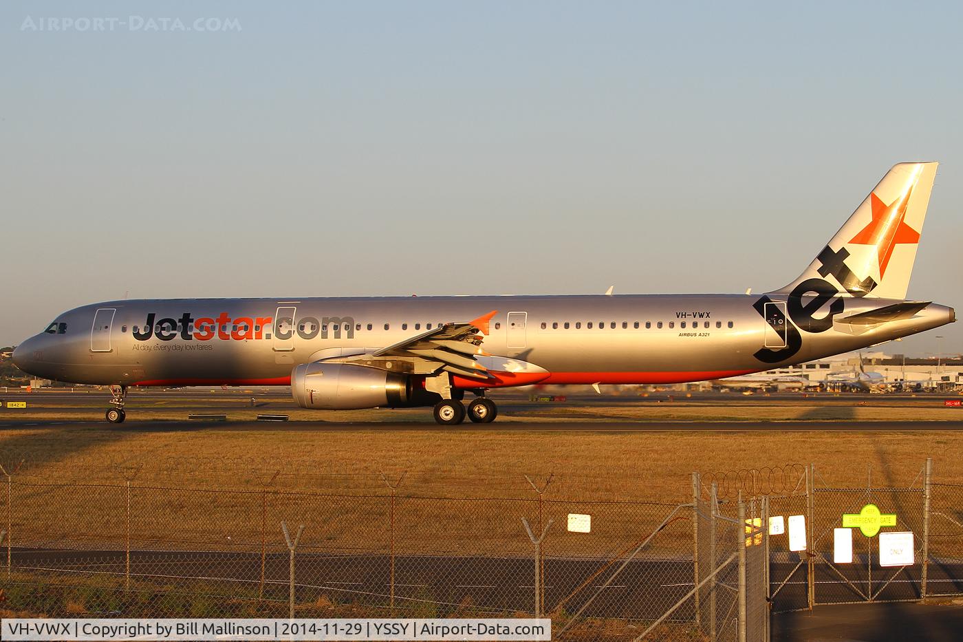 VH-VWX, 2009 Airbus A321-231 C/N 3899, taxiing to 34R