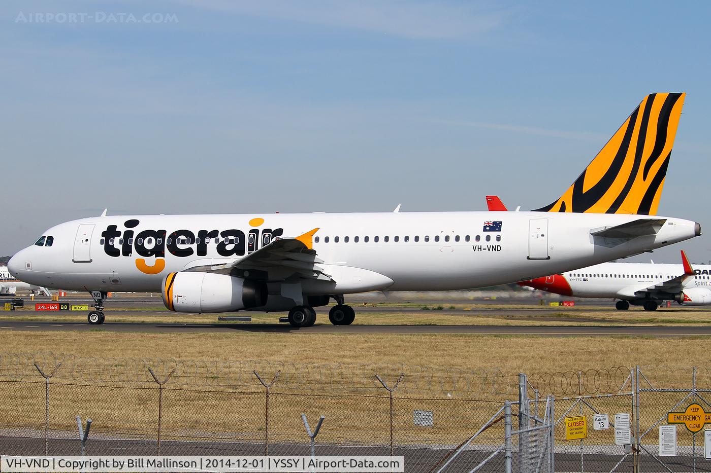 VH-VND, 2007 Airbus A320-232 C/N 3296, taxiing to 34R