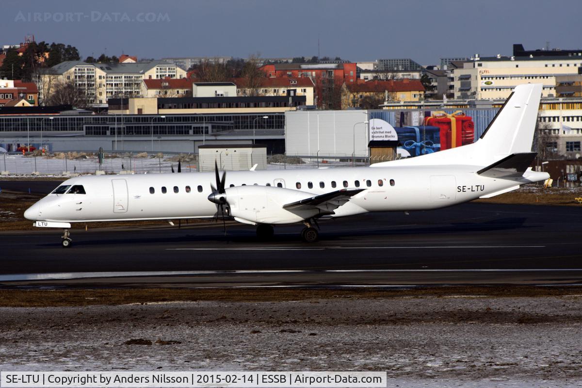 SE-LTU, 1999 Saab 2000 C/N 2000-062, Lining up runway 30.