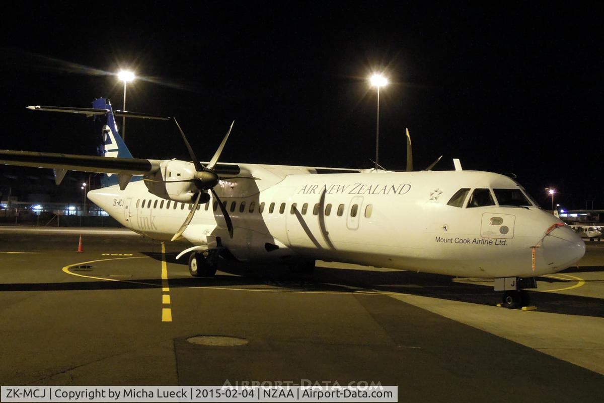 ZK-MCJ, 1999 ATR 72-212A C/N 624, At Auckland