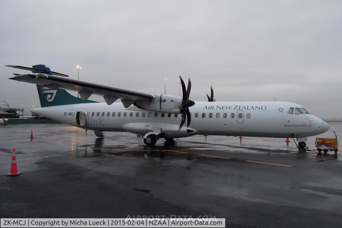 ZK-MCJ, 1999 ATR 72-212A C/N 624, At Auckland