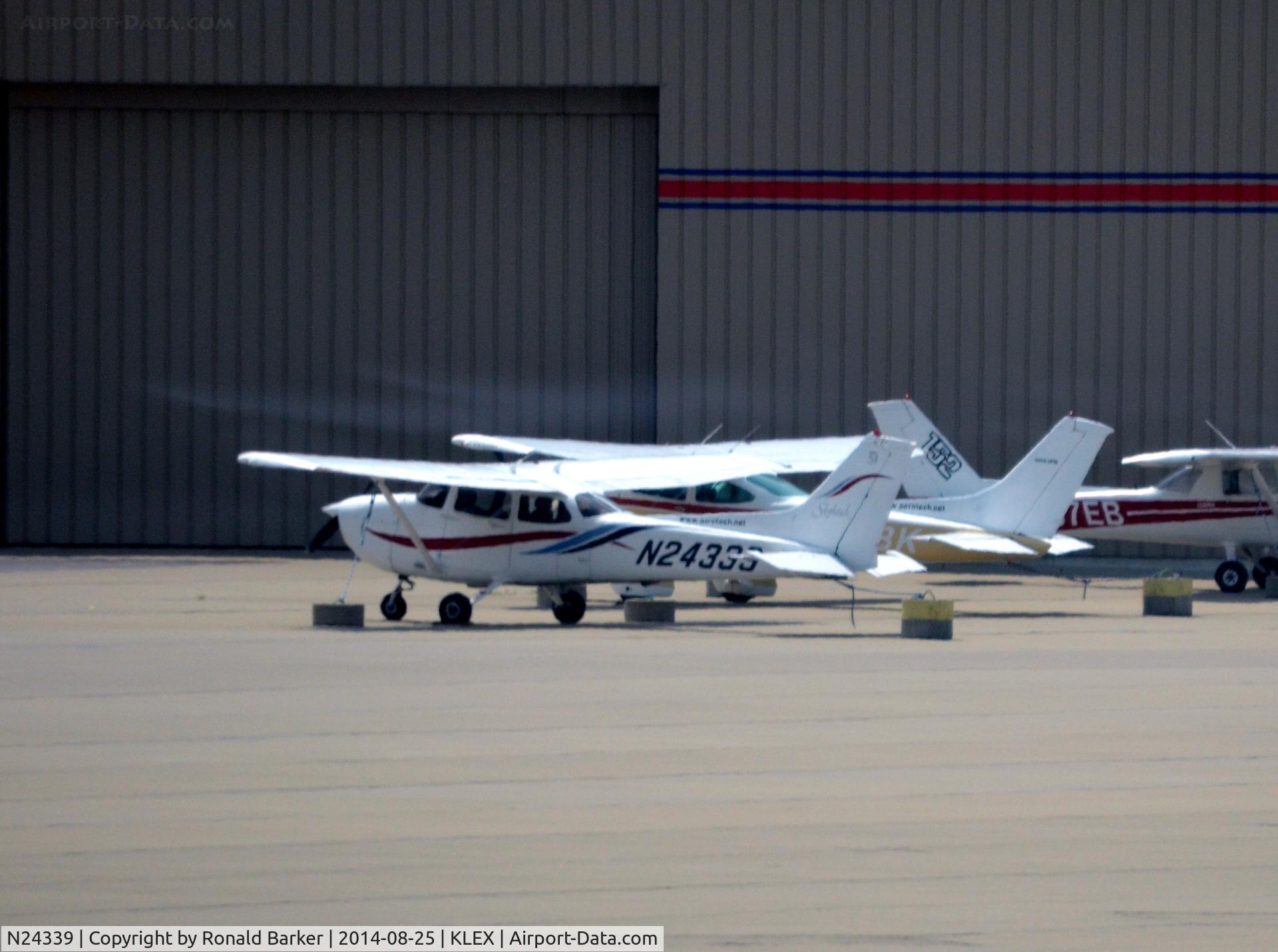 N24339, 1999 Cessna 172R Skyhawk C/N 17280811, Lexington