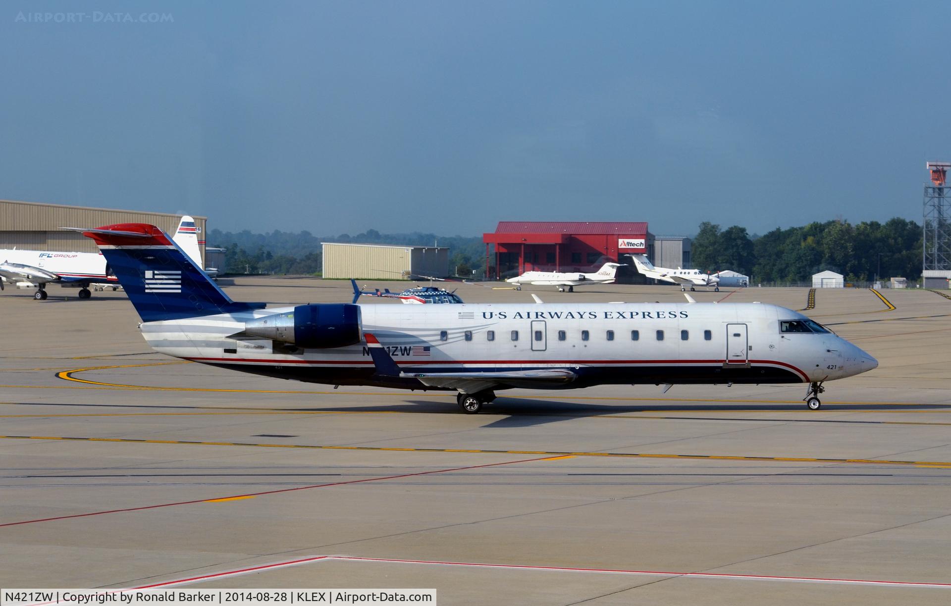 N421ZW, 1999 Bombardier CRJ-200ER (CL-600-2B19) C/N 7346, Lexington