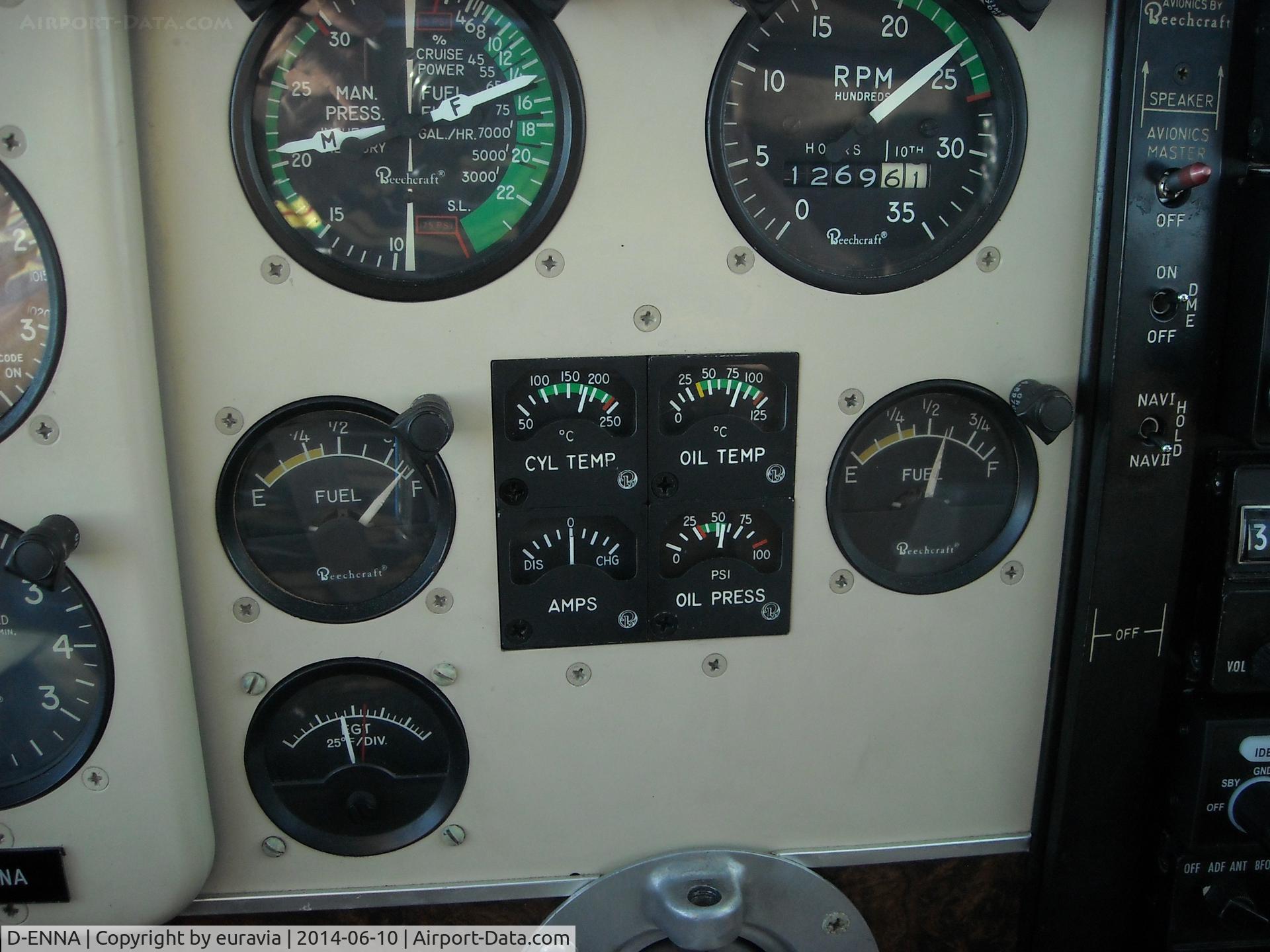 D-ENNA, 1976 Beech F33A Bonanza Bonanza C/N CE-650, Instrument panel