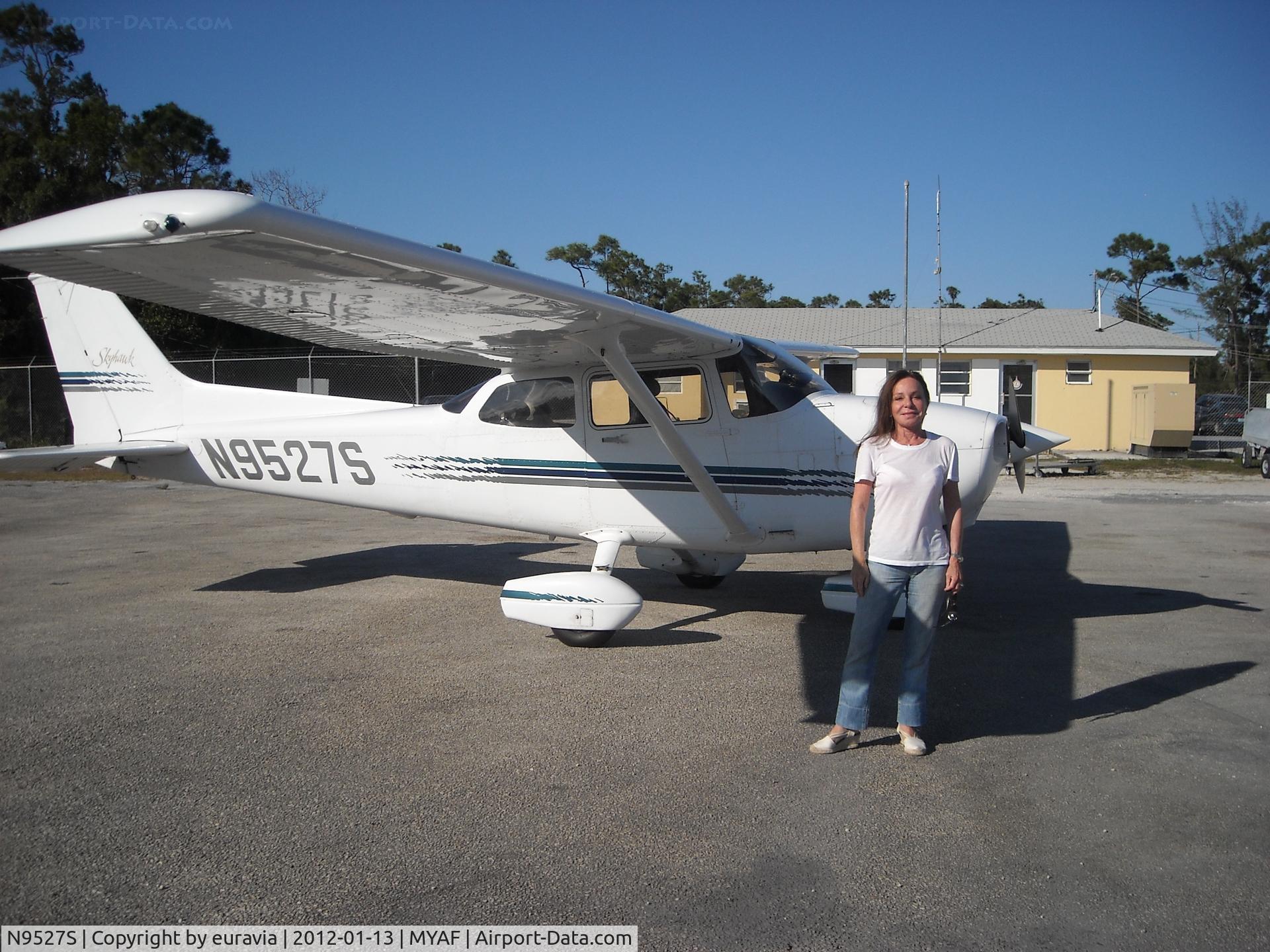 N9527S, 1998 Cessna 172R C/N 17280462, Andros Airport from Staniel Cay