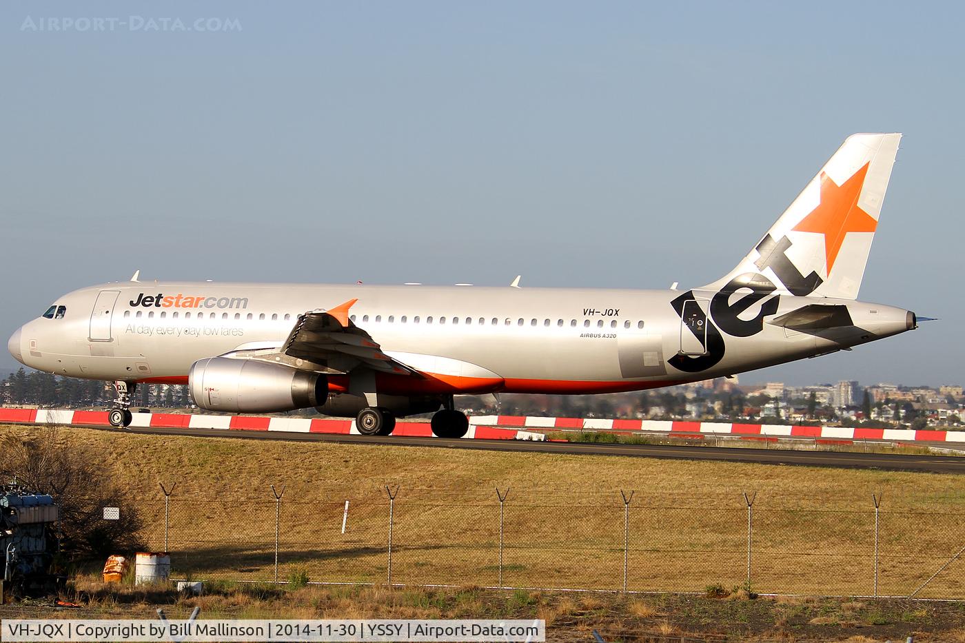 VH-JQX, 2004 Airbus A320-232 C/N 2197, taxiing to 34R