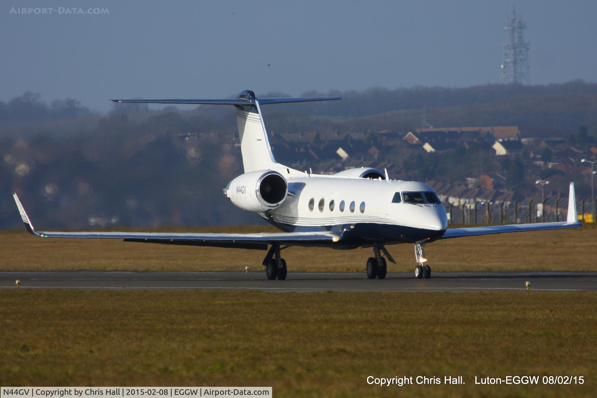 N44GV, 1997 Gulfstream Aerospace G-IV C/N 1305, departing from Luton