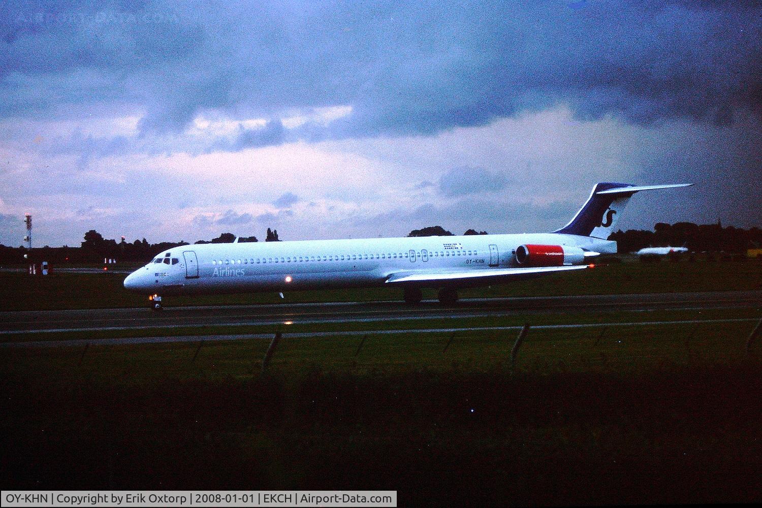 OY-KHN, 1991 McDonnell Douglas MD-82 (DC-9-82) C/N 53000, OY-KHN in CPH, OCT01
