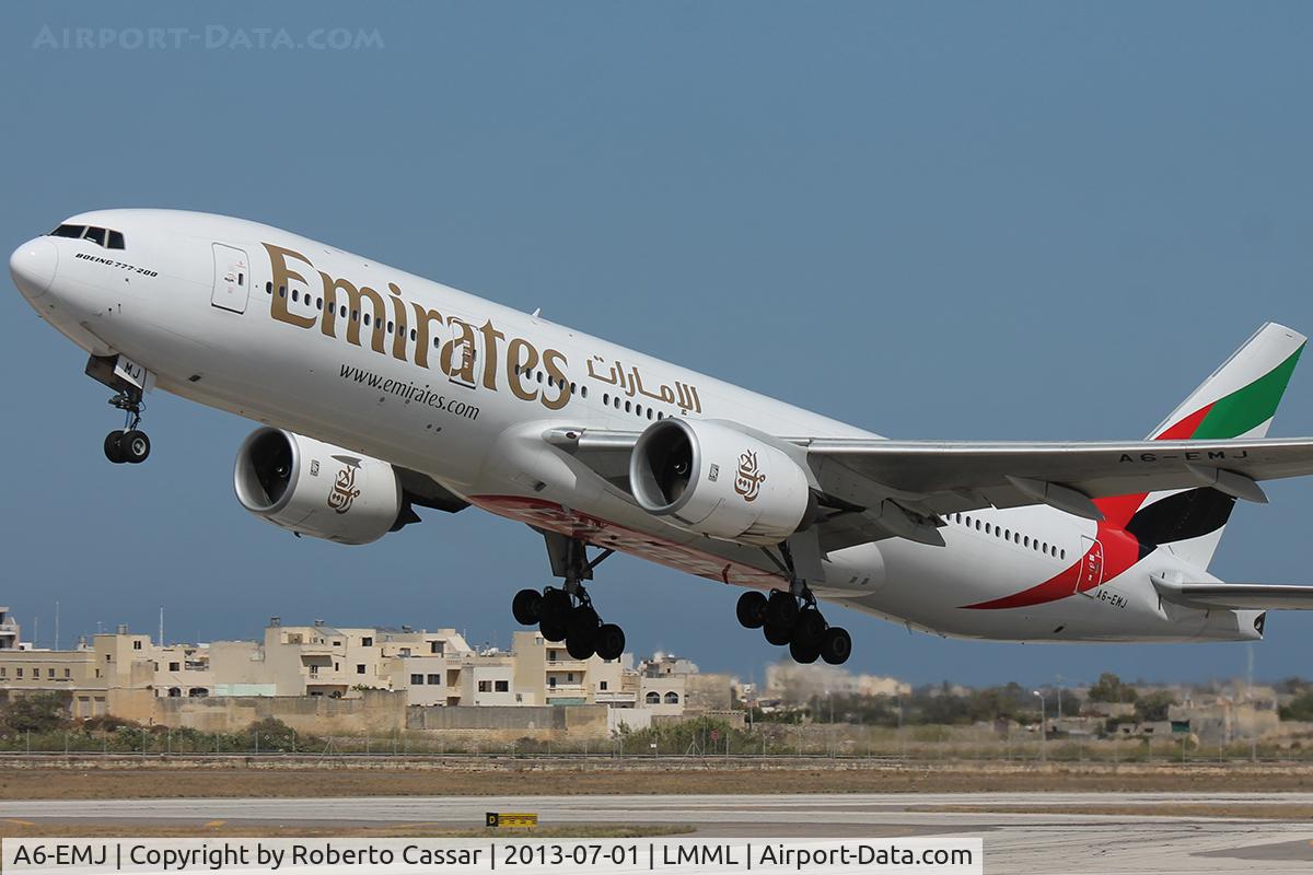 A6-EMJ, 1997 Boeing 777-21H/ER C/N 27253, Runway 31