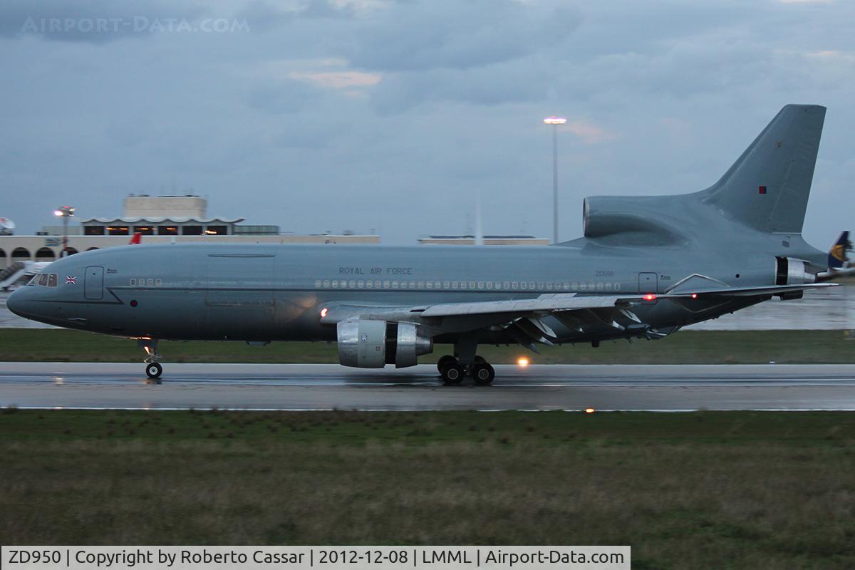 ZD950, 1979 Lockheed L-1011-385-3 TriStar K1 (500) C/N 193V-1164, Runway 31