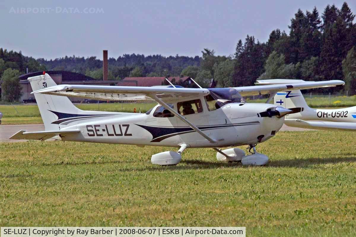 SE-LUZ, 2004 Cessna 172S C/N 172S9637, Cessna 172S Skyhawk [172S-9637] Stockholm-Barkarby~SE 07/06/2008