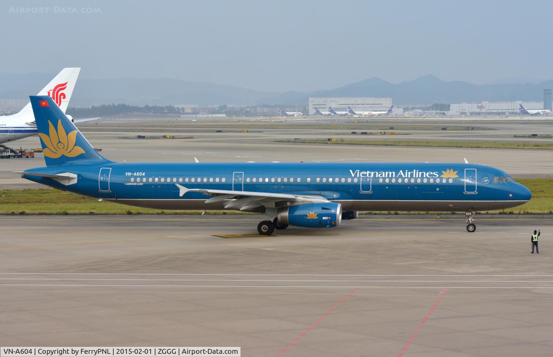VN-A604, 2013 Airbus A321-231 C/N 5555, Vietnam A321 ready for its flight back home.