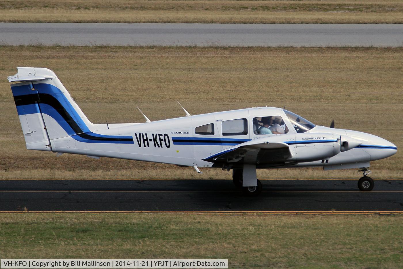 VH-KFO, 1979 Piper PA-44-180 Seminole C/N 44-7995208, taxiing from 24