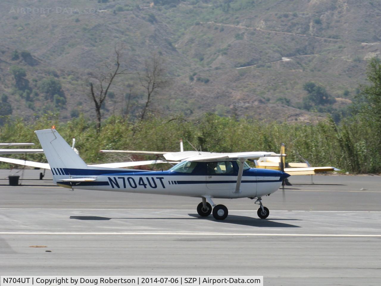 N704UT, 1976 Cessna 150M C/N 15078891, 1976 Cessna 150M, Continental O-200 100 Hp, takeoff roll Rwy 22