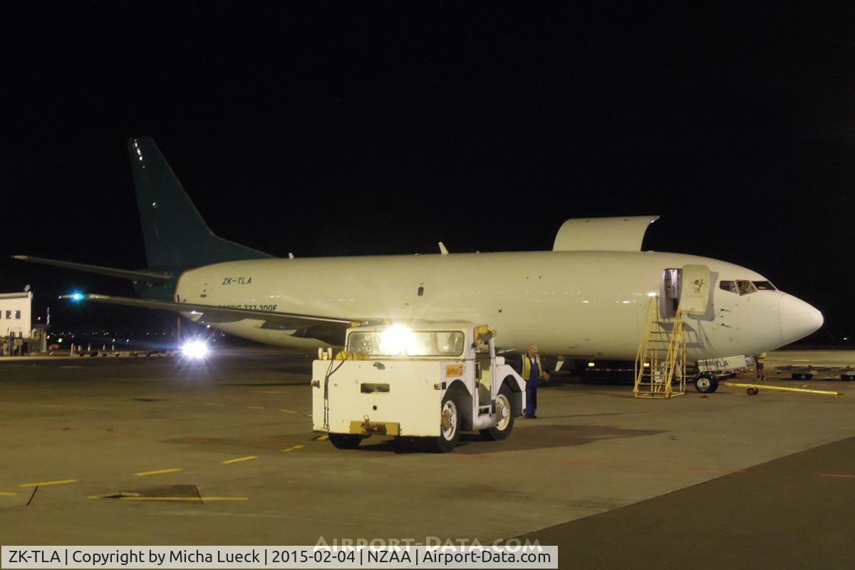 ZK-TLA, 1987 Boeing 737-3B7F C/N 23383, 5am in Auckland