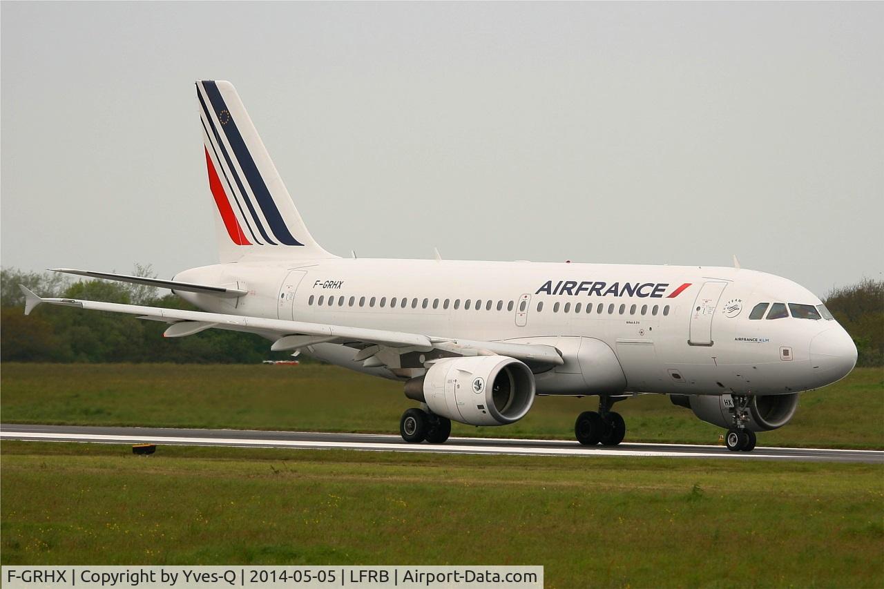 F-GRHX, 2001 Airbus A319-111 C/N 1524, Airbus A319-111, Taxiing to holding point rwy 25L, Brest-Bretagne Airport (LFRB-BES)