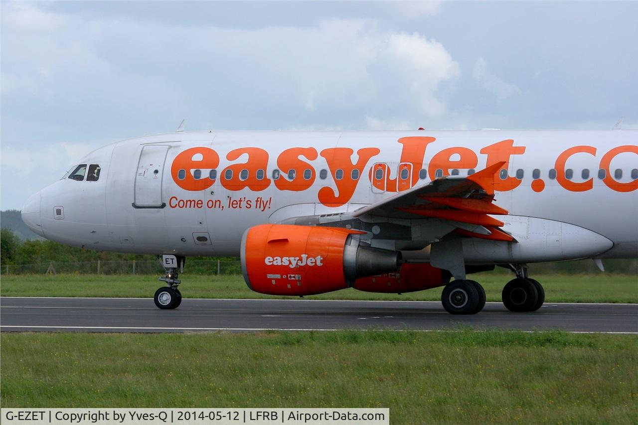 G-EZET, 2004 Airbus A319-111 C/N 2271, Airbus A319-111, Taxiing to holding point rwy 25L, Brest-Bretagne airport (LFRB-BES)