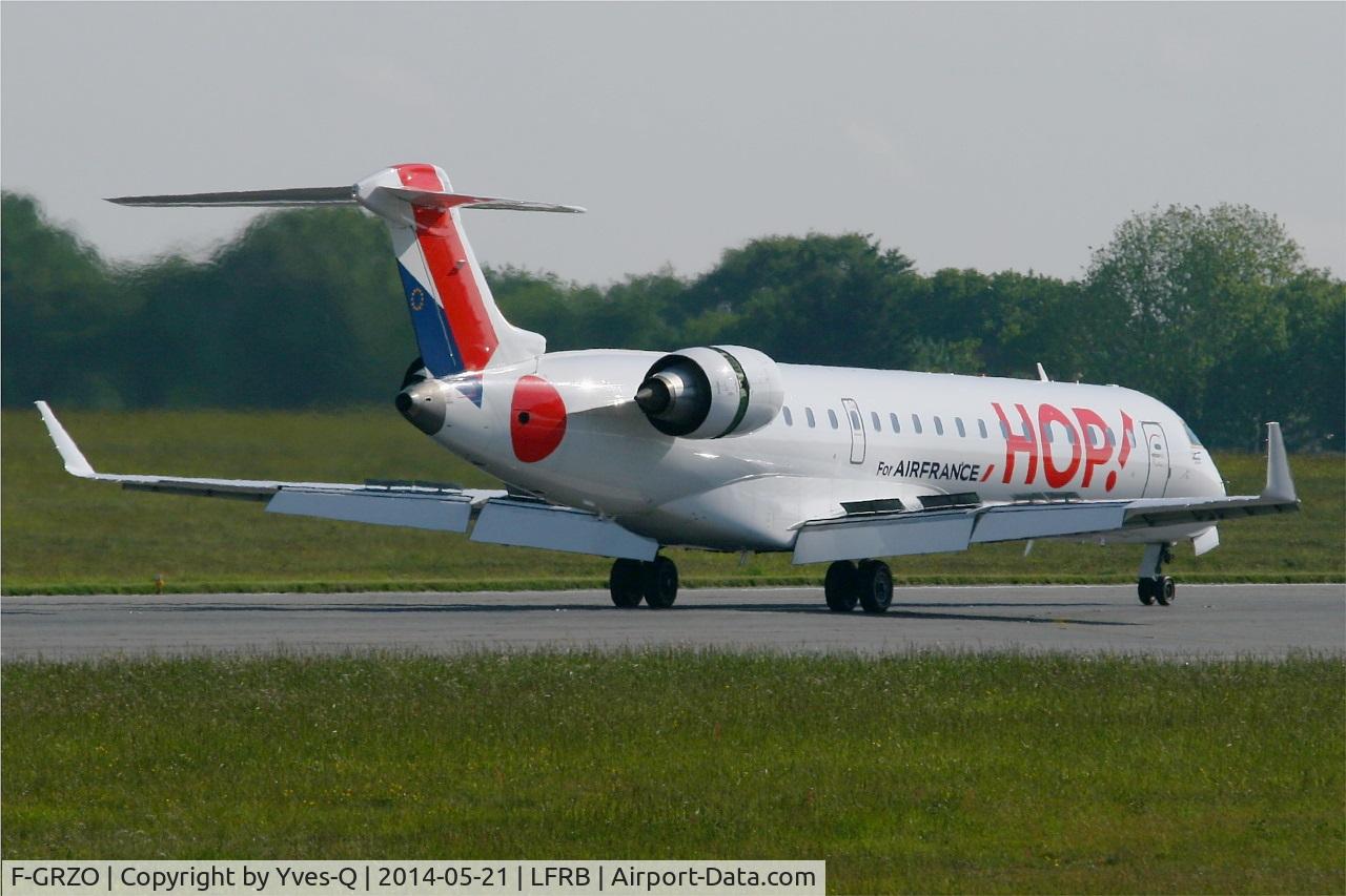 F-GRZO, 2007 Canadair CRJ-700 (CL-600-2C10) Regional Jet C/N 10265, Canadair Regional Jet CRJ-702, Reverse thrust landing Rwy 07R, Brest-Bretagne Airport (LFRB-BES)
