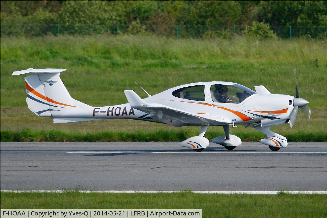 F-HOAA, Diamond DA-40 Diamond Star C/N D4.148, Diamond DA-40 Diamond Star, Take off rwy 07R, Brest-Bretagne Airport (LFRB-BES)